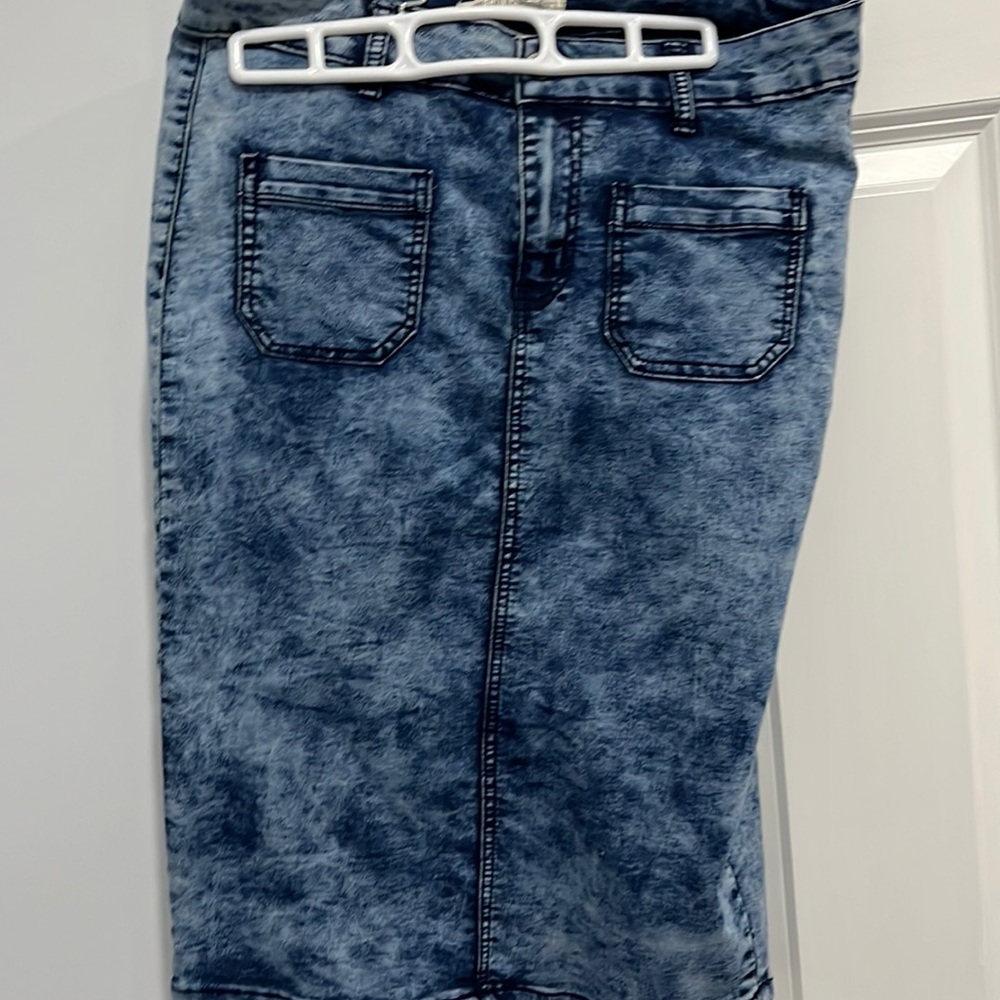 Knee length, denim skirt, tight fit, worn once